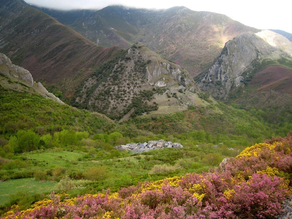 Casa De Abril 1 Guest House San Cristobal de Valdueza ภายนอก รูปภาพ