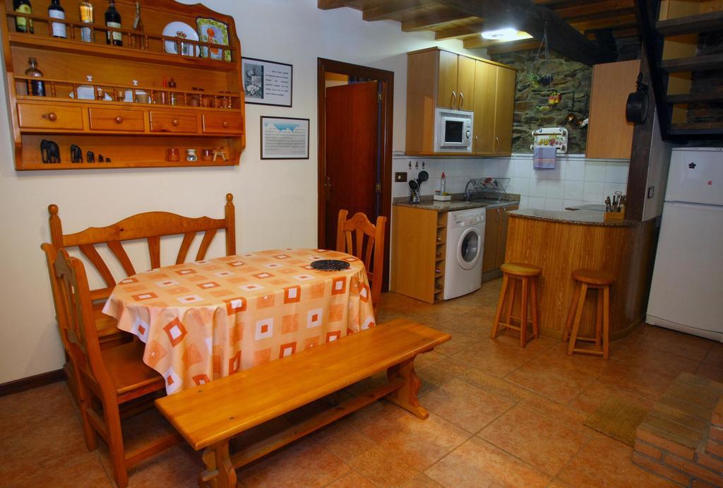 Casa De Abril 1 Guest House San Cristobal de Valdueza ภายนอก รูปภาพ